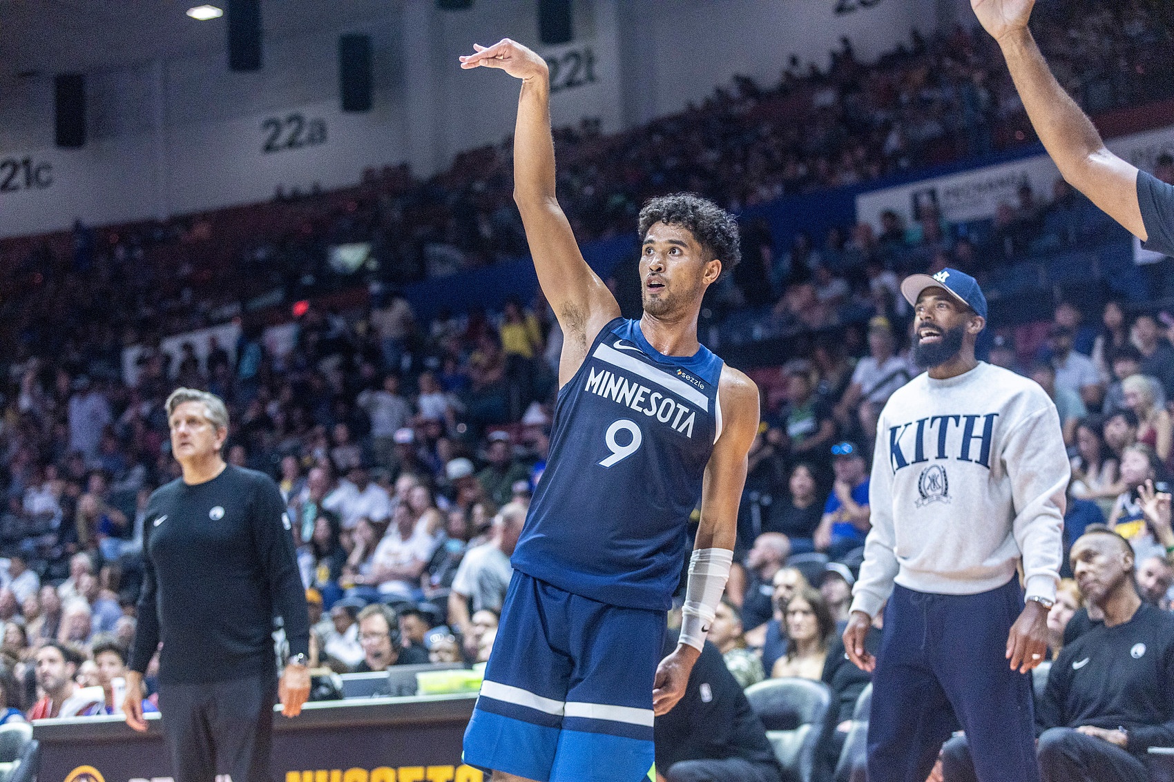 开云体育运营团队-错失李凯尔！勇士受困土豪线难签大牌 美媒建议捡漏侧翼球员朱赞