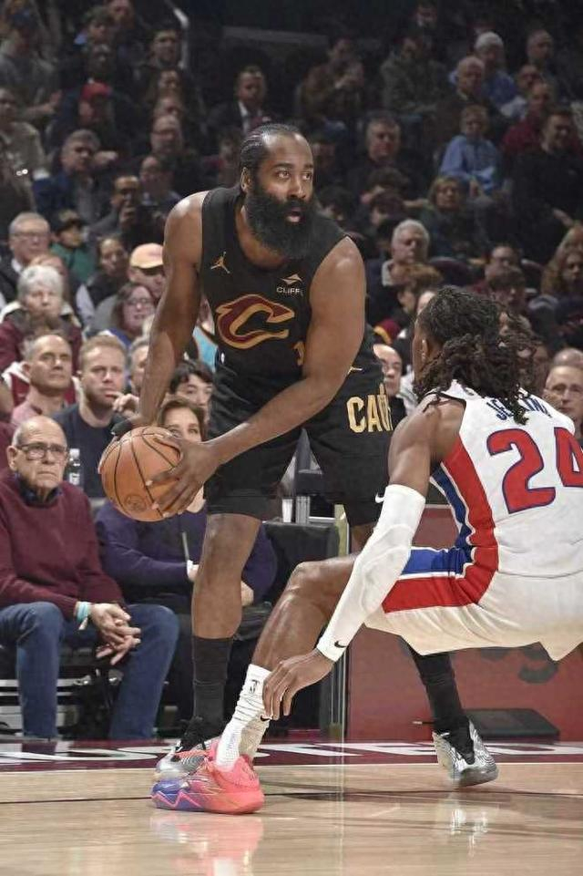 开云官方网站-哈登一人撑起克里夫兰！7助攻激活1奇兵 “德国超跑”15分灭旧主|詹姆斯·哈登|骑士|活塞|三分球|泰森_新浪体育_新浪新闻