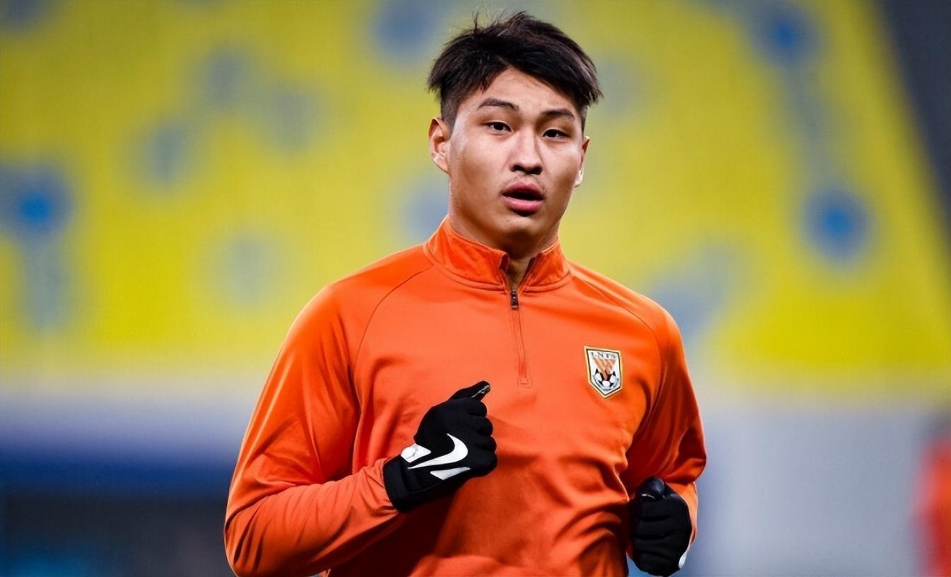 开云直播中心-辽宁铁人出战中超前，中锋位置已喜添本土新锋霸助阵，值得期待