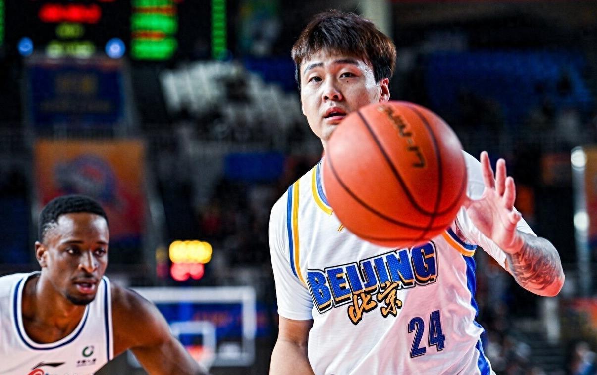 开云-幸亏放弃赵睿！上海队二选一成功，辽篮三冠前锋太香，成全王哲林